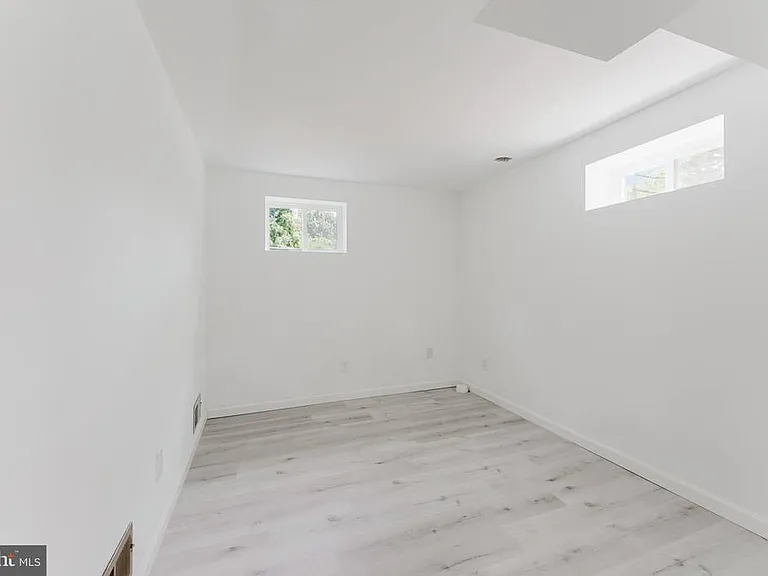 10914 Woodhaven Dr — Photo 20