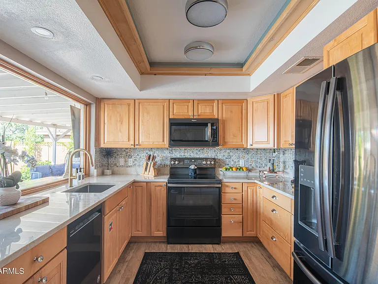 6110 E Edgemont Ave — Photo 66