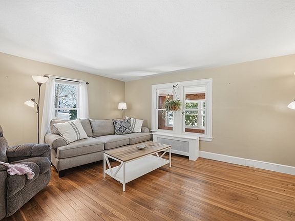 5th image of 42 Carroll St