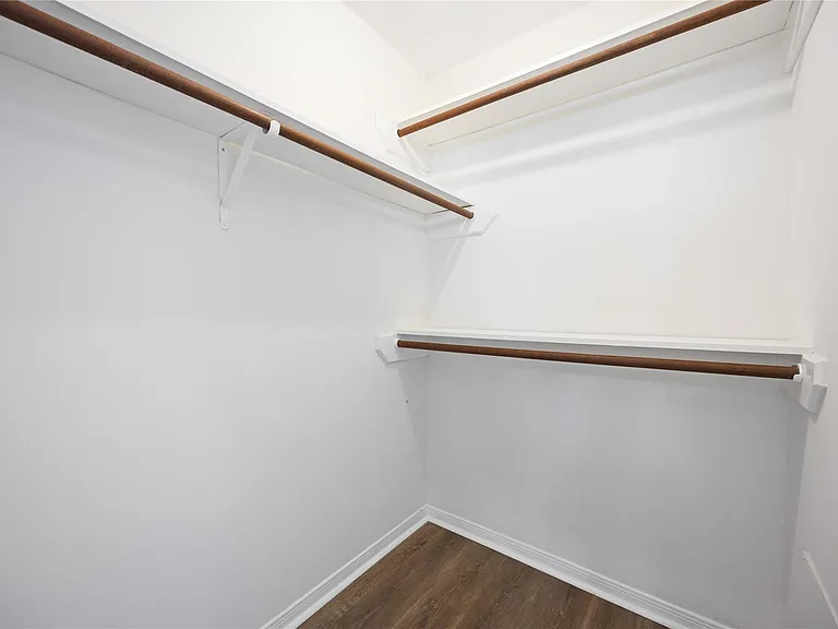 14143 Hillvale Dr — Photo 22