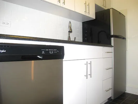 Rented by Metropolis Real Estate of Manhattan | media 19