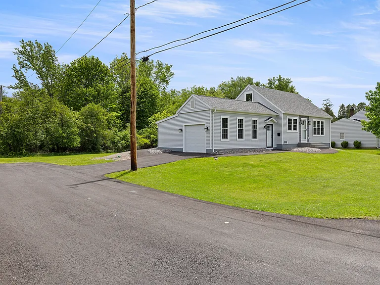 116 Winchester Dr — Photo 3