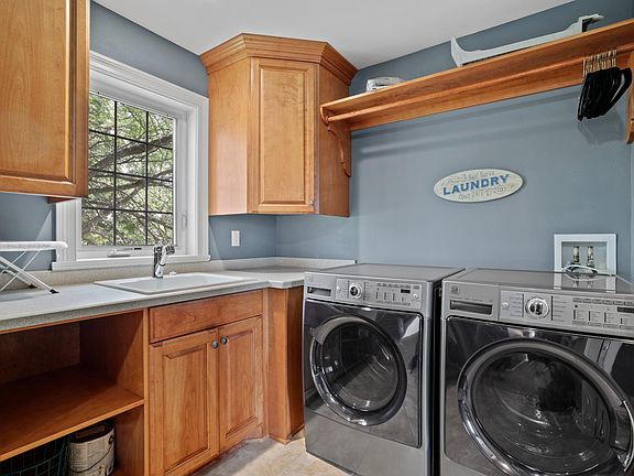 4th image of 224 E Lloyd St #3