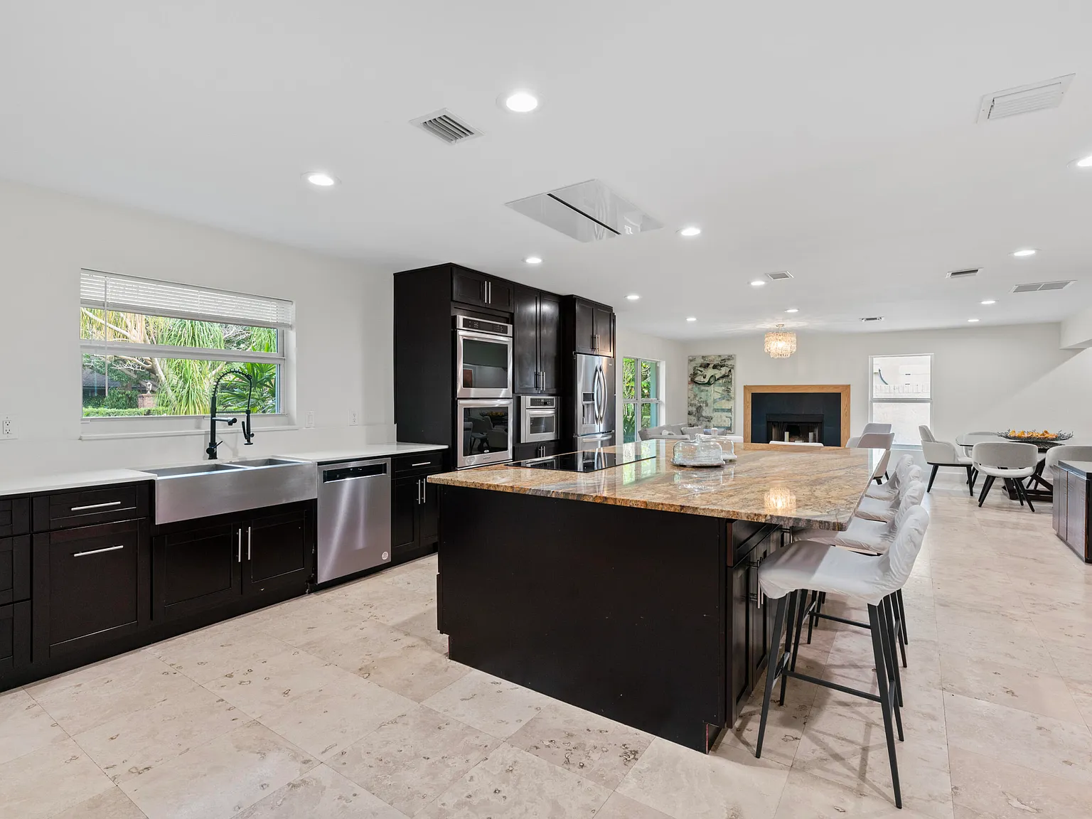 4 bed, 4.0 bath, 3232 sqft, $15,000 — Photo 4