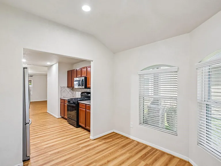 21127 Fox Orchard Ct — Photo 14