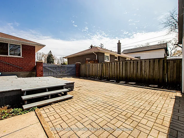 530 Lees Ln — Photo 32