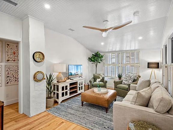 3rd image of 23 26th Ave S Unit 2
