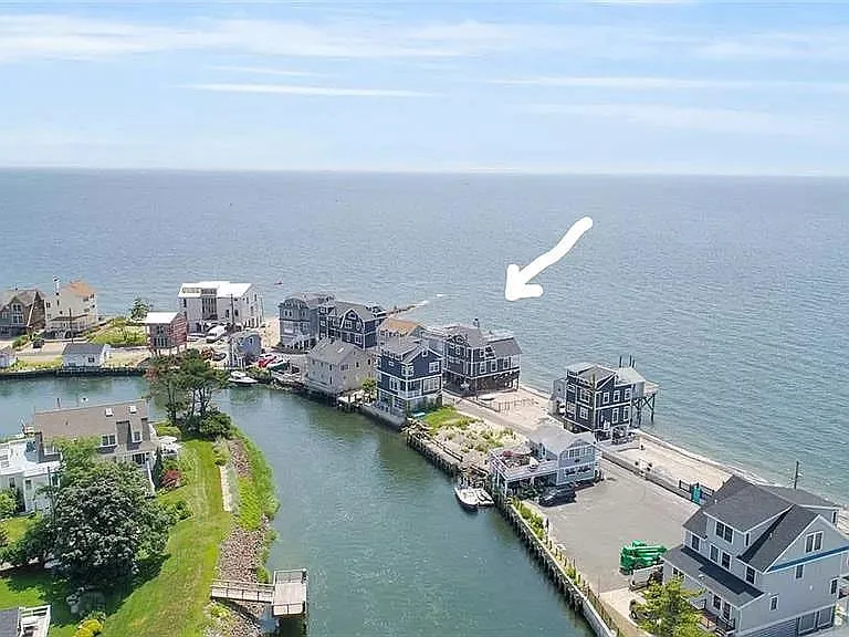 2155 Fairfield Beach Rd — Photo 10