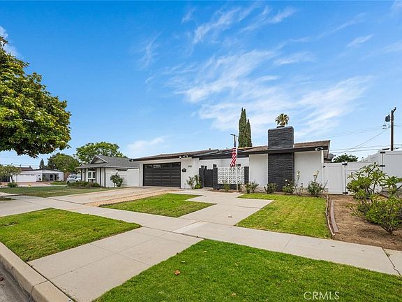 3rd image of 2920 Birch Pl