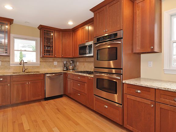 3rd image of 245 Crest Dr