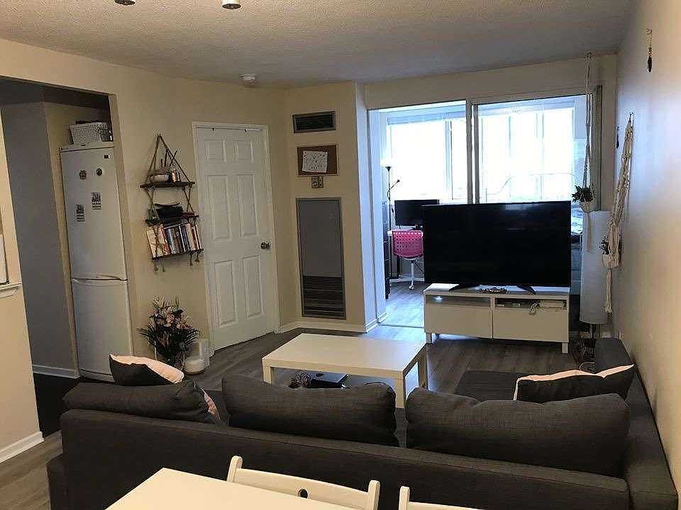 2nd image of Bay St #1815