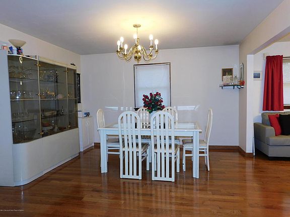 2nd image of 925 Hearthstone Dr