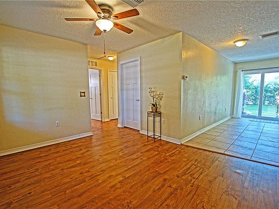 3rd image of 1091 Conant Ave