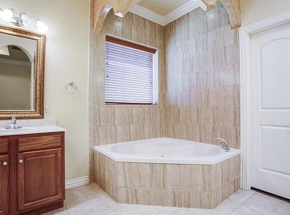 5th image of 947 Place Louie