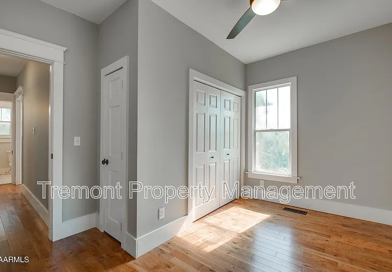 317 Peak St — Photo 2