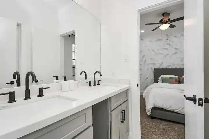 4 bed, 4.0 bath, 2322 sqft, $771 — Photo 4