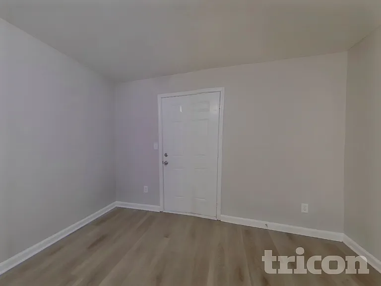 225 Victoria Blvd — Photo 13