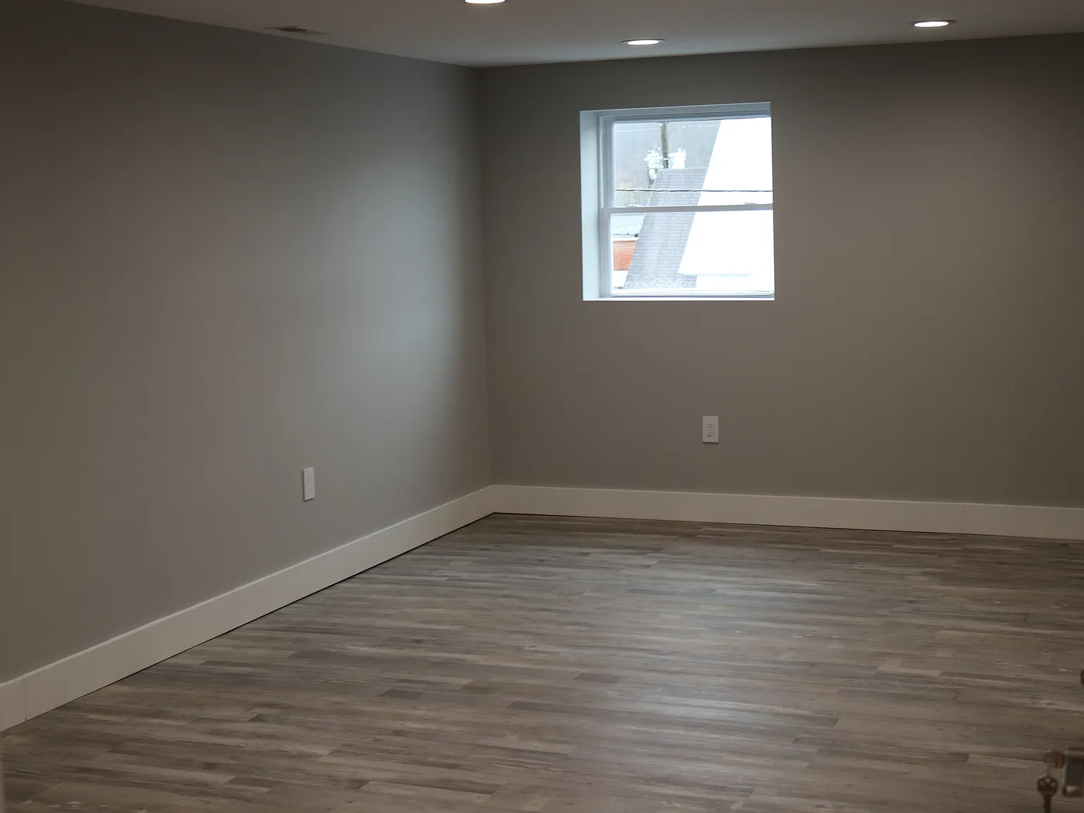 2 bed, $1,100 — Photo 2