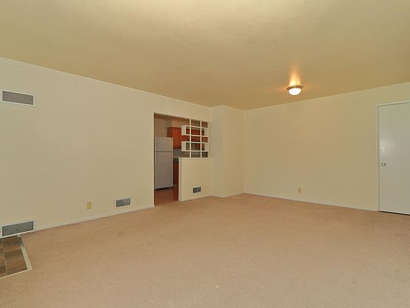 4th image of 563 Dornoch Dr