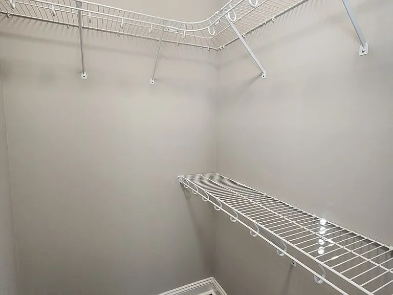 3925 Glen Laurel Dr S — Photo 8
