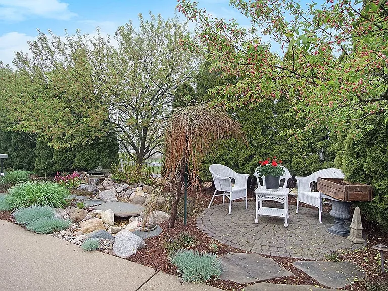 611 Brookstone St — Photo 29