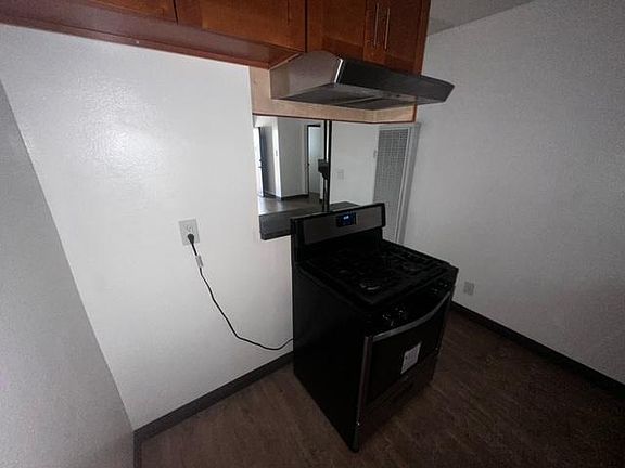 4th image of 10120 Sepulveda Blvd #210