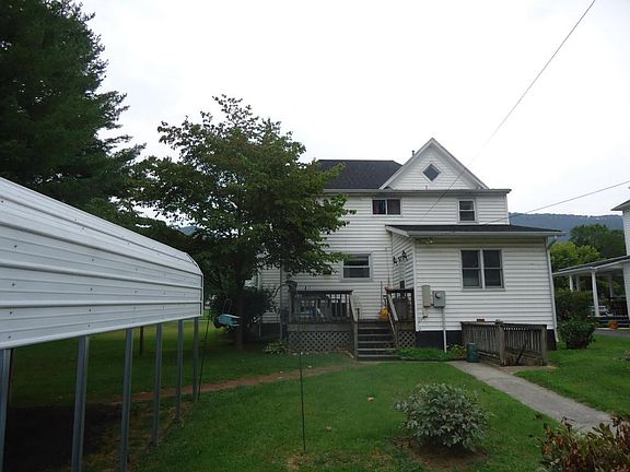 3rd image of 2067 Chestnut Ave