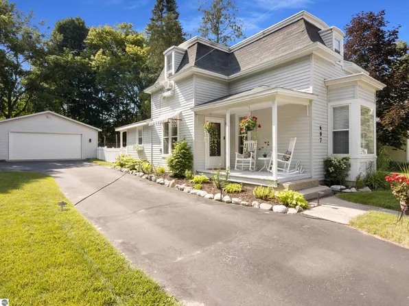 607 N Bridge St, Bellaire, MI 49615