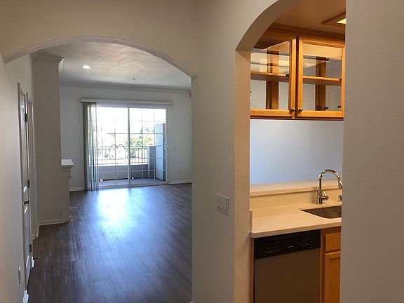 4th image of 2969 Kelton Ave APT 306