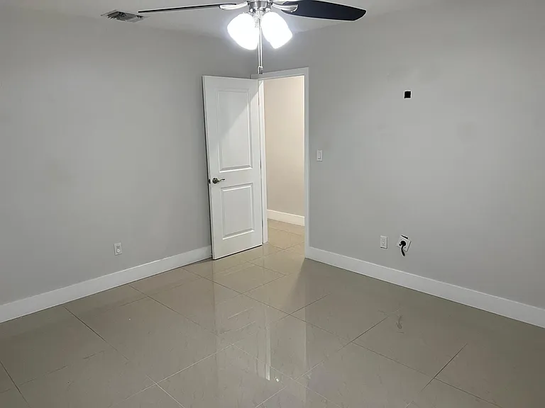 1054 SW 118th Ct — Photo 6