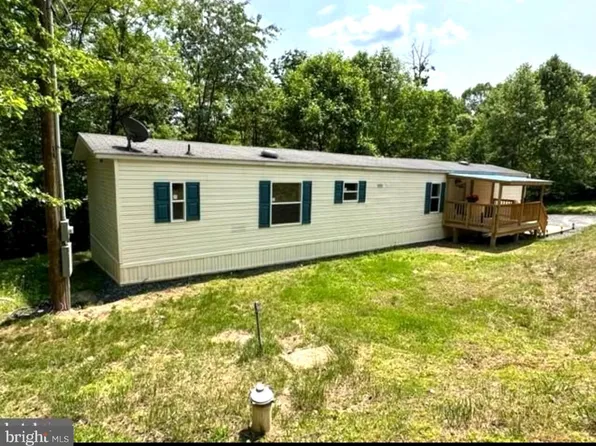 487 Falconwood Dr, Paw Paw, WV 25434