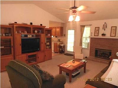 3rd image of 722 Crestridge Dr