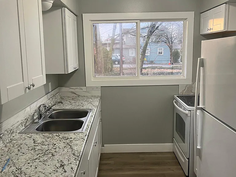 733 W Augusta Ave #1 — Photo 3