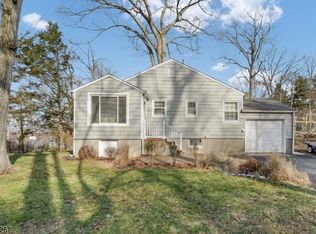 7 Pebble Beach Rd, Hopatcong, NJ 07843