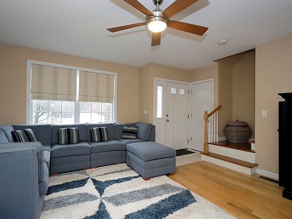 5th image of 37 Maine Ave #37