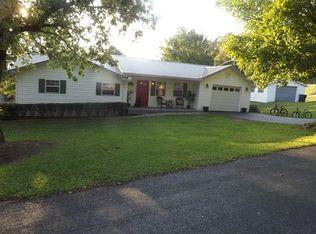 3061 Red Hill Rd, Byrdstown, TN 38549