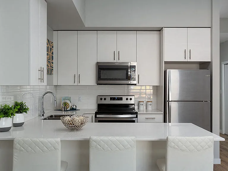 724 Valley Rd — Photo 3