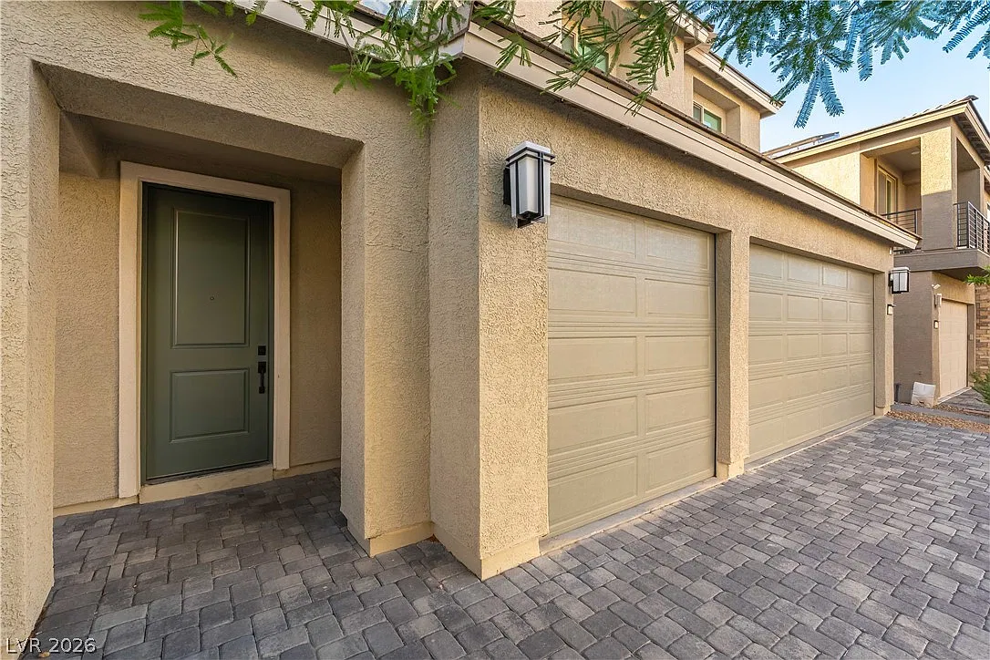 5 bed, 3.0 bath, 2944 sqft, $3,395 — Photo 2