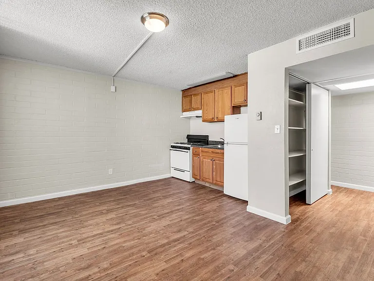 Elton Studio Suites — Photo 38