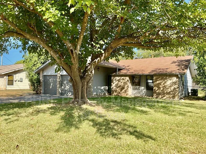 3 bed, 2.0 bath, 1315 sqft, $1,750 — Photo 2