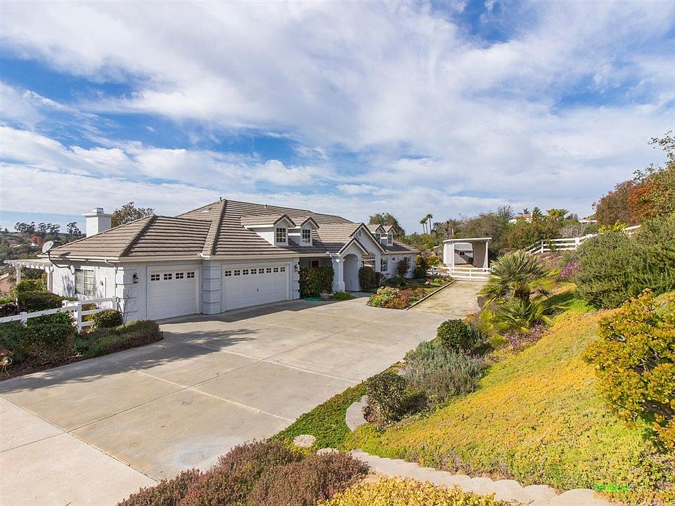 2nd image of 1020 Hughes Ln