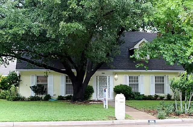 1st image of 109 Oakmont Dr
