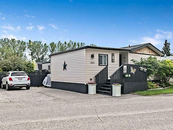 2nd image of 205 Homestead Close SE