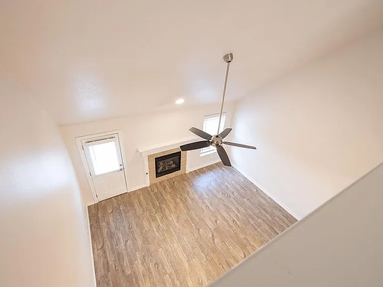 15th Place Townhomes — Photo 21