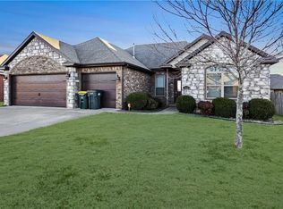 302 Pebble Beach Dr, Cave Springs, AR 72718