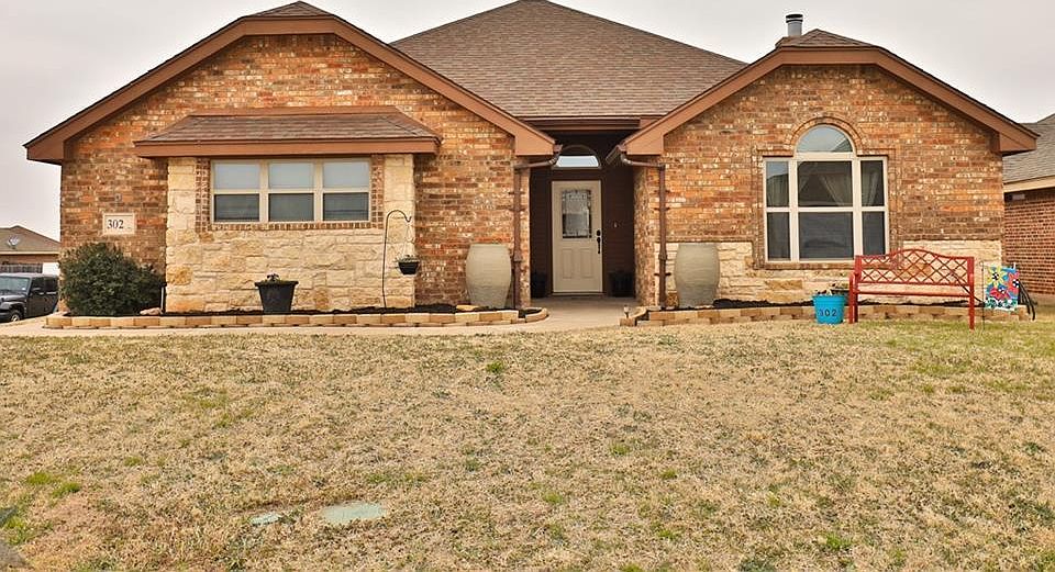 1st image of 302 Miss Ellie Ln