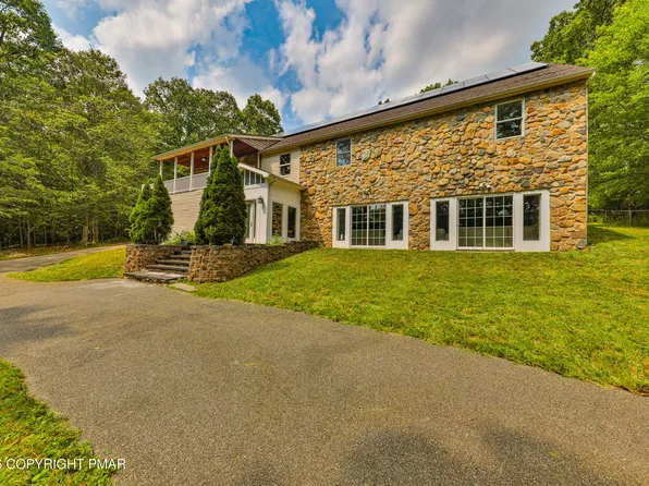 2153 Meadowlake Rd, Saylorsburg, PA 18353