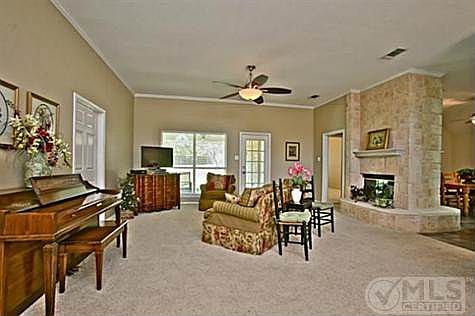 3rd image of 1204 Oakwood Trl