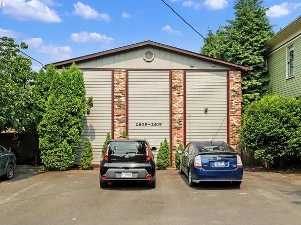 2609 SE Stark St, Portland, OR 97214