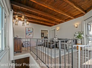221 12th Pl, Manhattan Beach, CA 90266